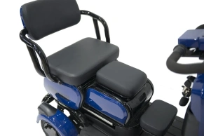 Электроскутер четырехколесный Rutrike Квадро