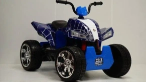 Детский электроквадроцикл Rivertoys T555TT