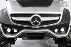 Детский электромобиль Rivertoys Mercedes-Benz Unimog Concept (P555BP)